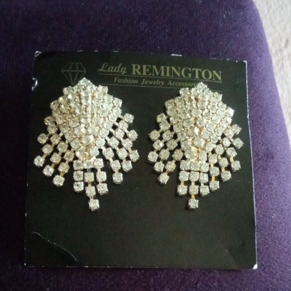 Vintage Lady Remington Gold Fan Earrings with Cascading Design